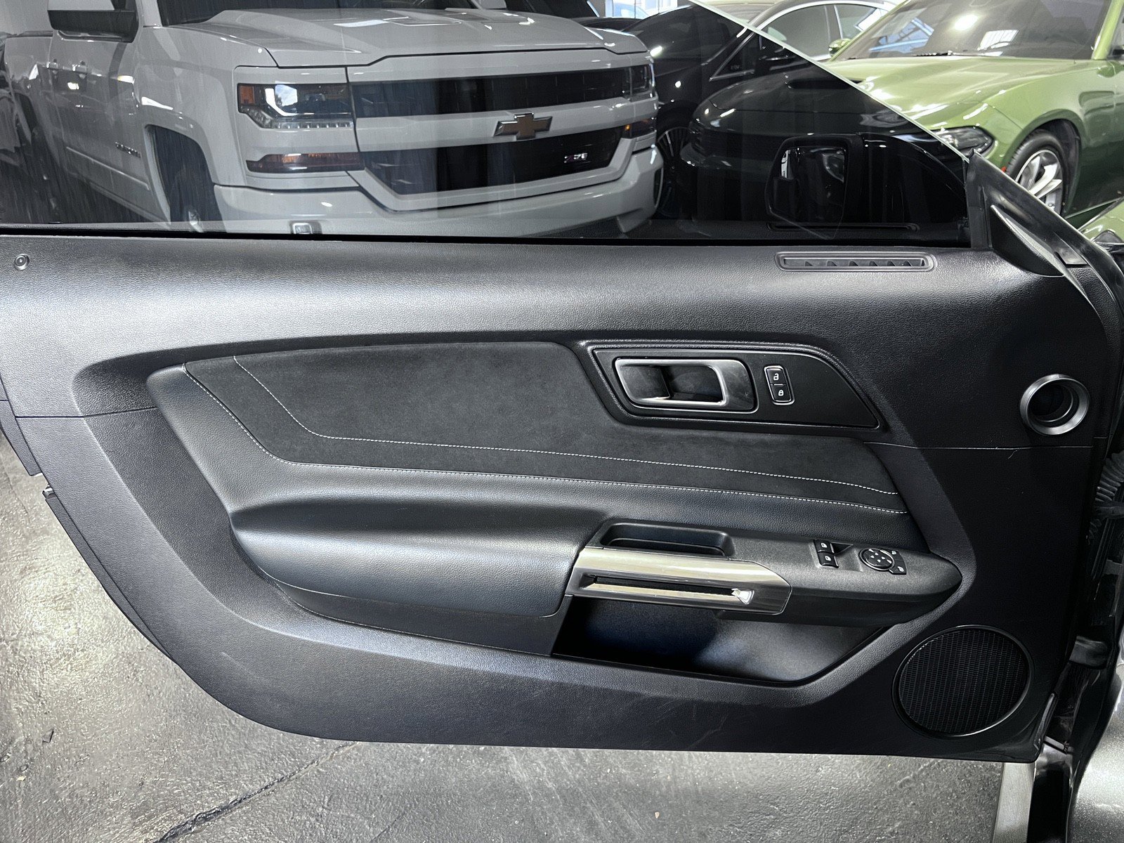 Used 2016 Ford Mustang Shelby GT350 w/ Technology Package image 23