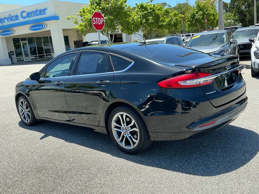 Used 2017 Ford Fusion SE w/ Equipment Group 201A FWD image 3
