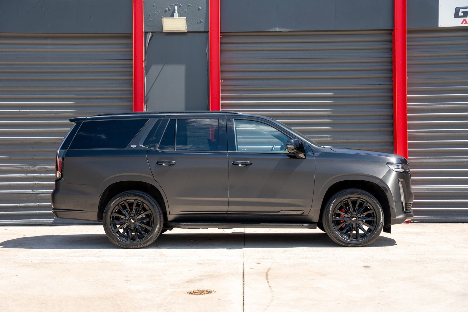 Used 2023 Cadillac Escalade Premium Luxury image 3