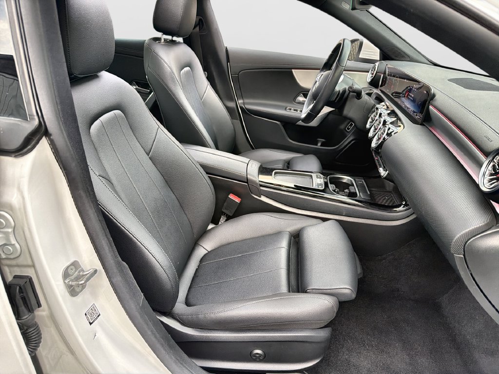 Used 2025 Mercedes-Benz CLA 250 4MATIC image 33