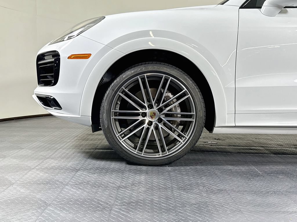 Certified 2023 Porsche Cayenne Platinum Edition AWD/4WD image 31
