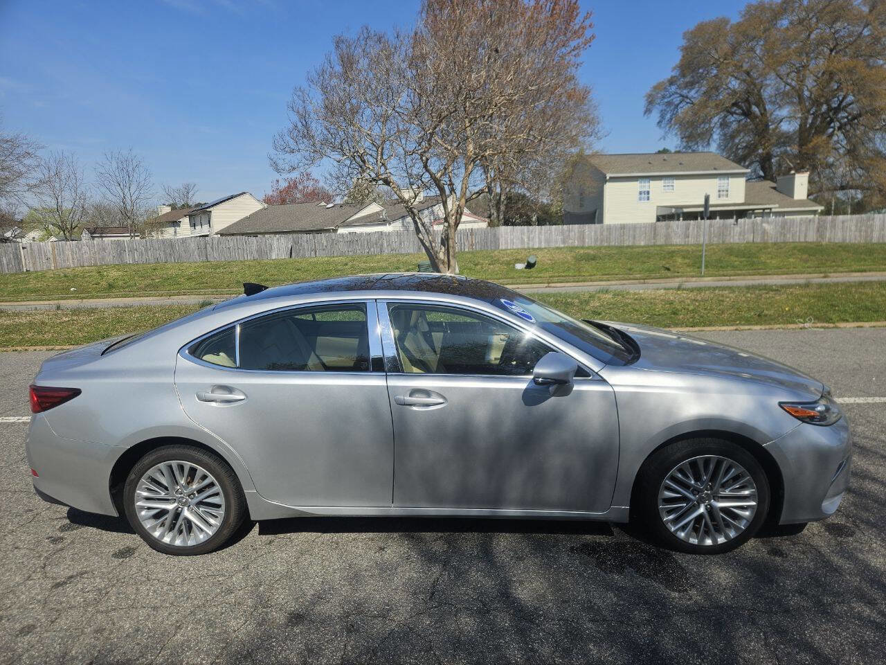 Used 2016 Lexus ES 350 w/ Luxury Package w/Wood Trim image 7