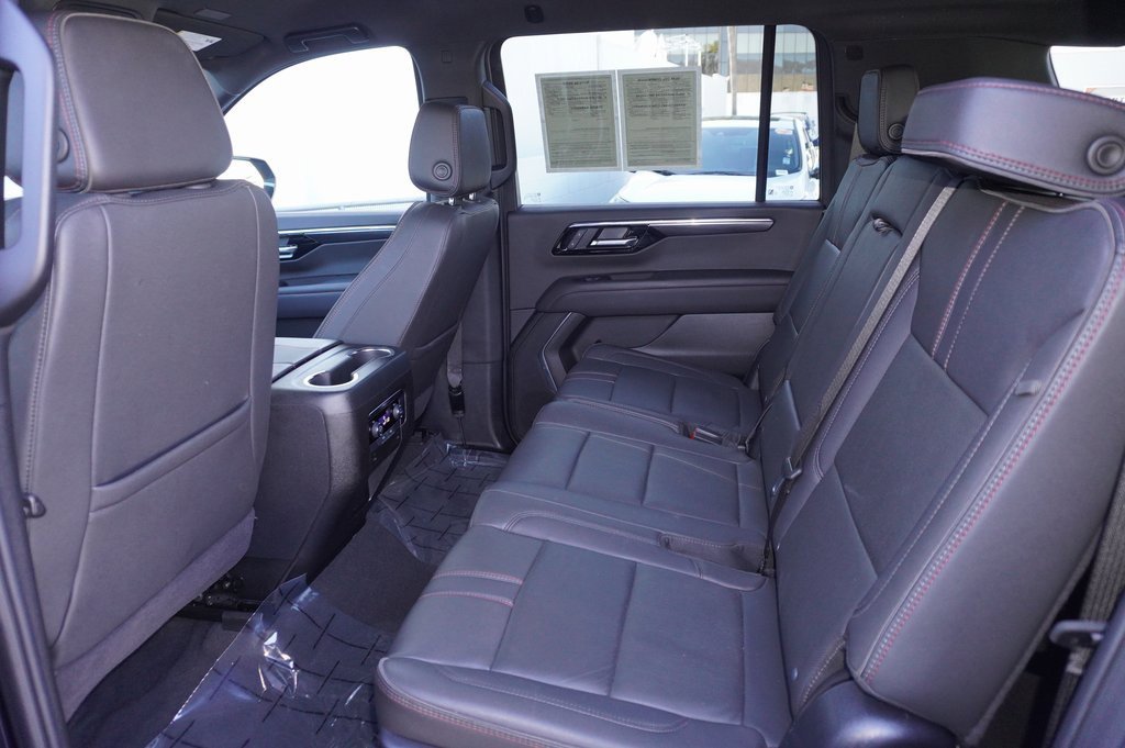 Used 2025 Chevrolet Suburban RST image 12
