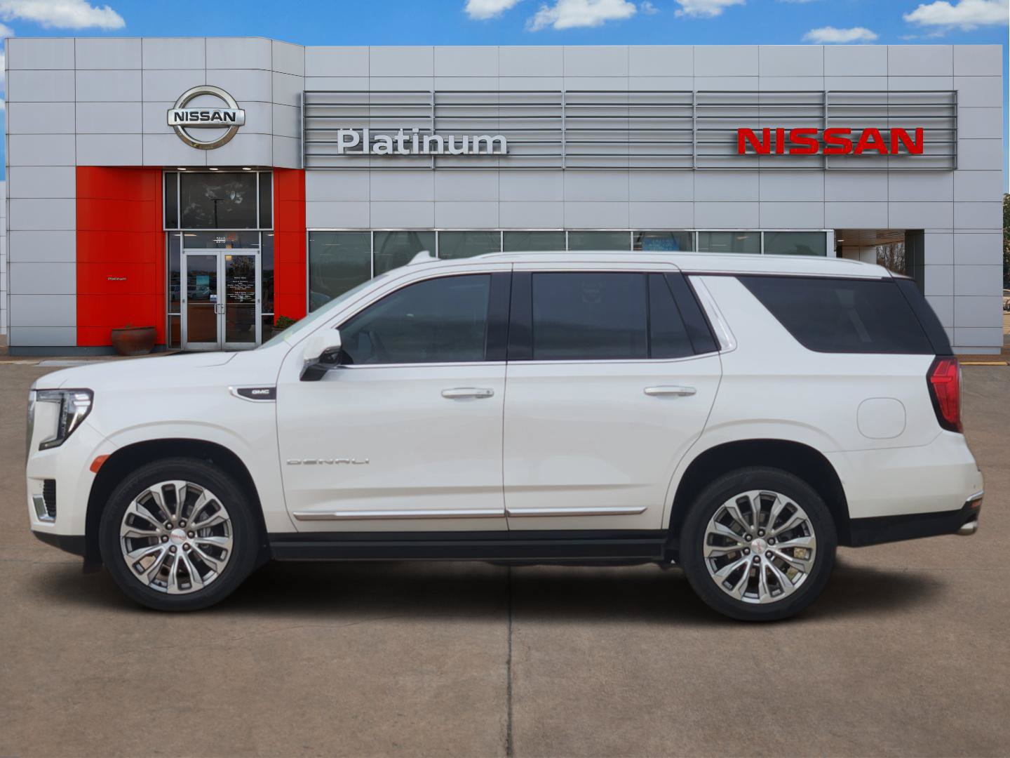 Used 2022 GMC Yukon Denali RWD image 3