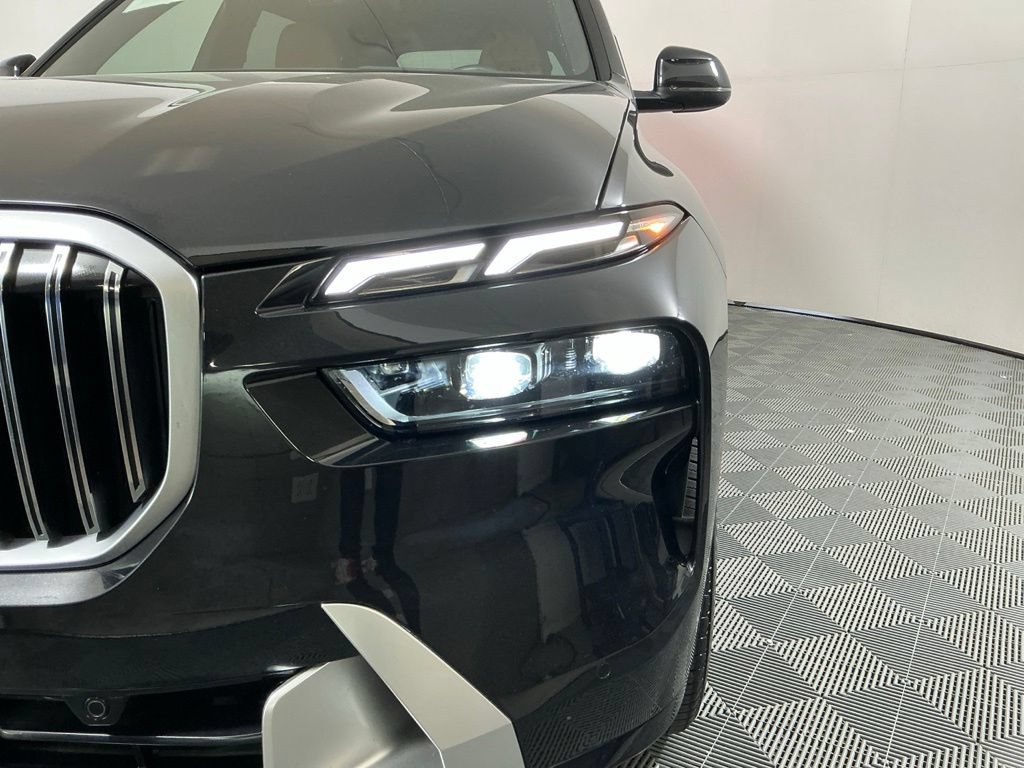 Used 2025 BMW X7 xDrive40i w/ Premium Package AWD/4WD image 8