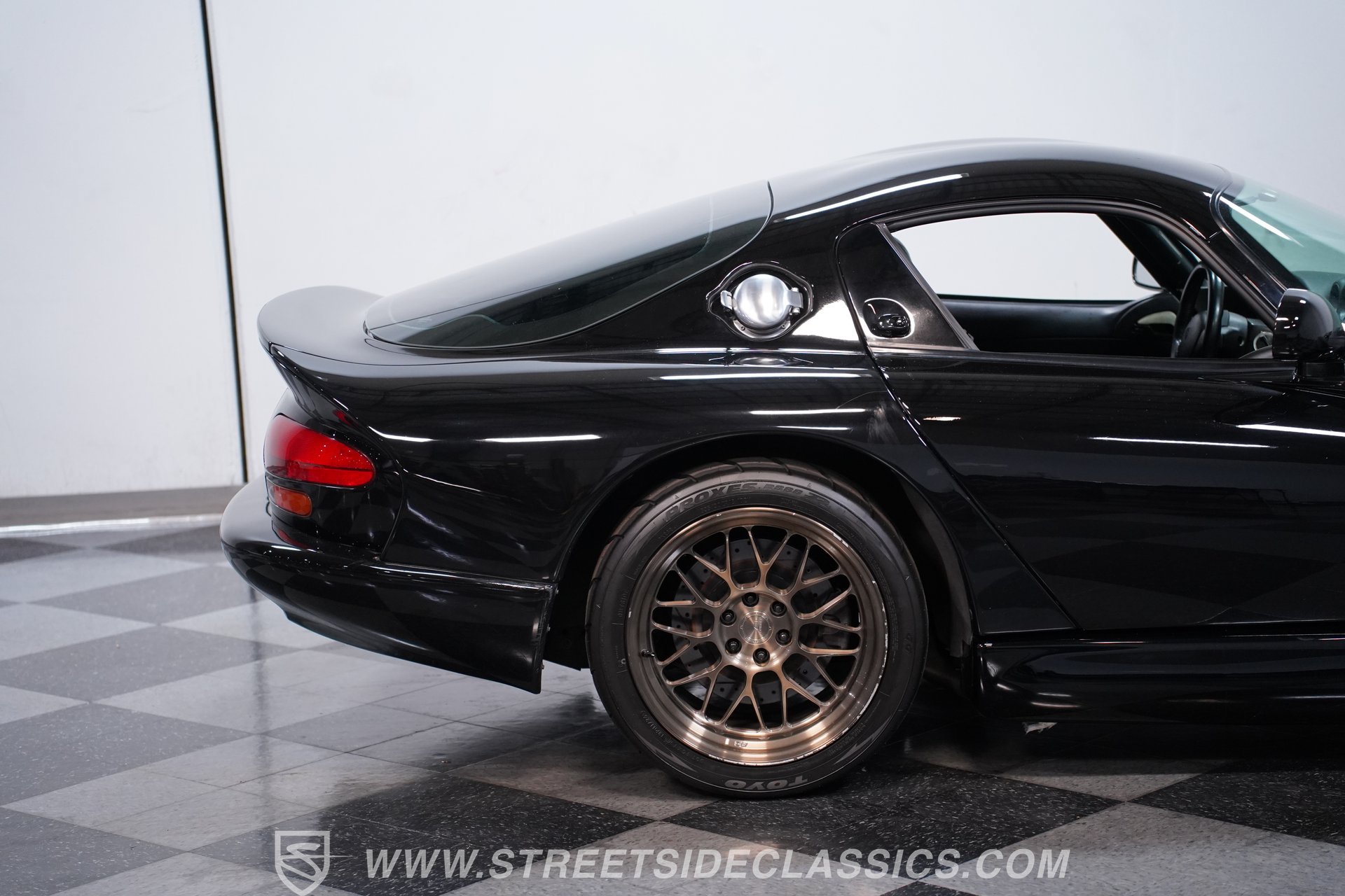 Used 2000 Dodge Viper GTS RWD image 23