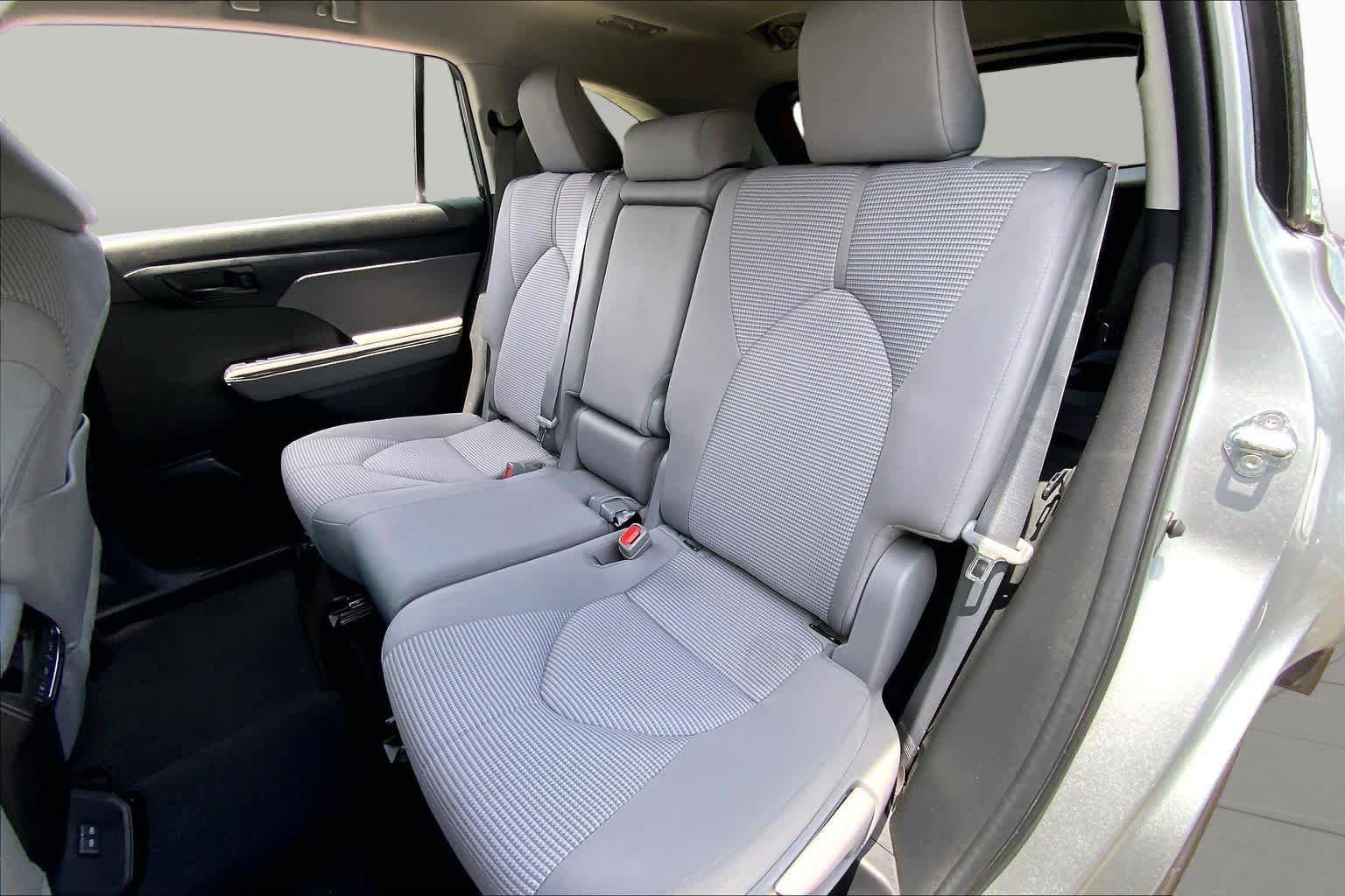 Used 2023 Toyota Highlander LE FWD image 20