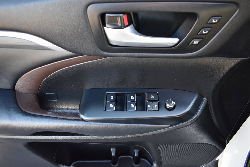 Used 2018 Toyota Highlander Limited image 12