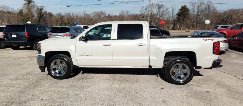 Used 2018 Chevrolet Silverado 1500 LT w/ LT Eassist Package image 2