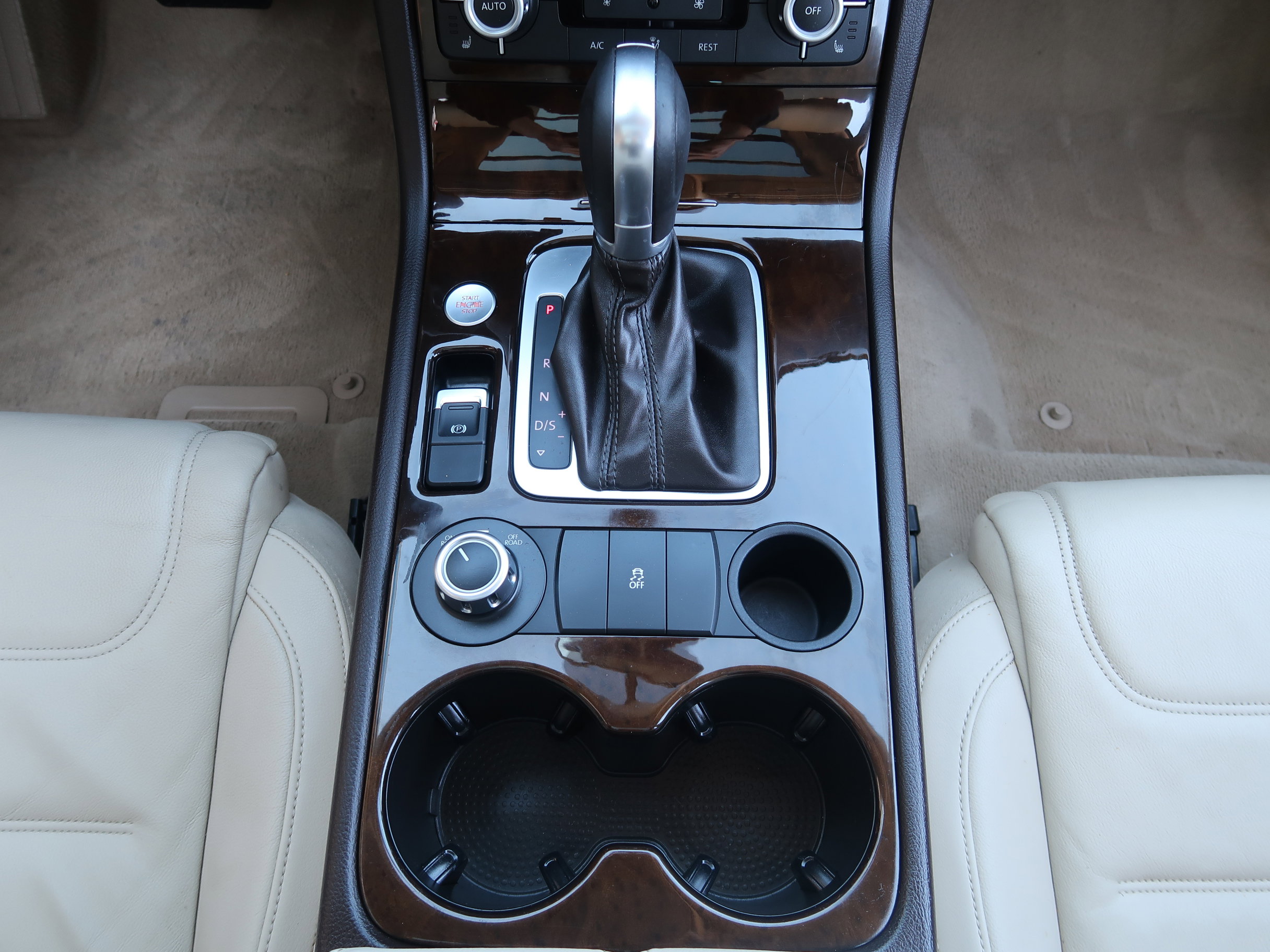 Used 2014 Volkswagen Touareg Executive image 22