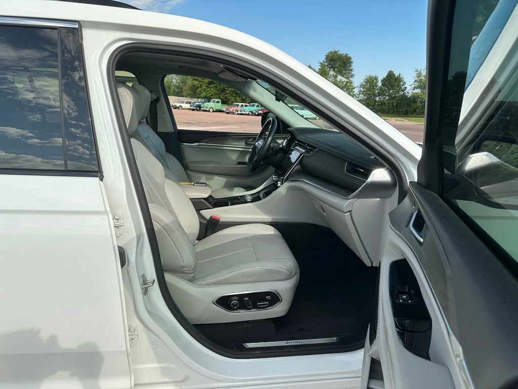 Used 2021 Jeep Grand Cherokee L Overland w/ Advanced Protech Group III AWD/4WD image 22