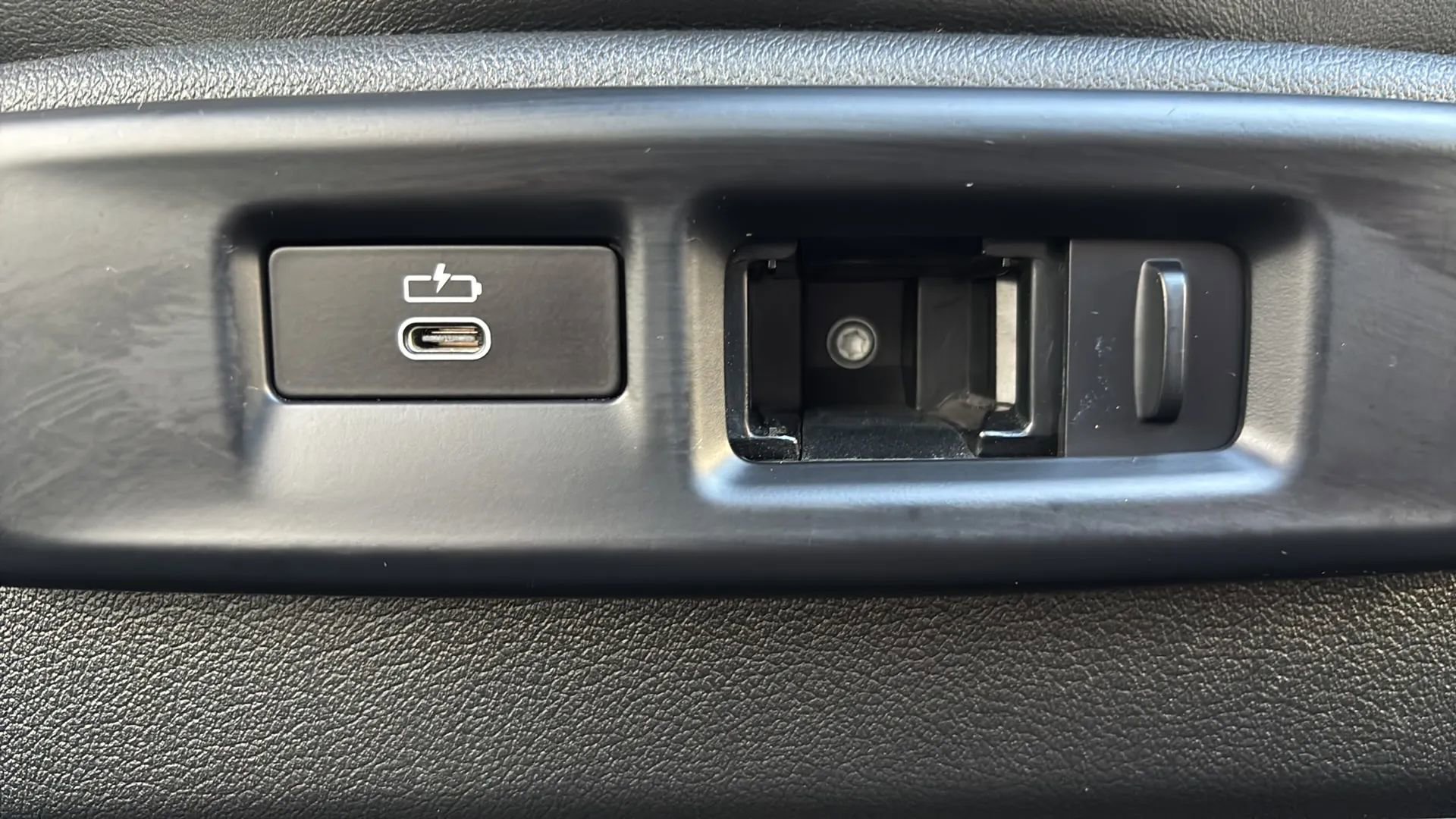 Used 2020 BMW X7 xDrive40i w/ M Sport Package image 40