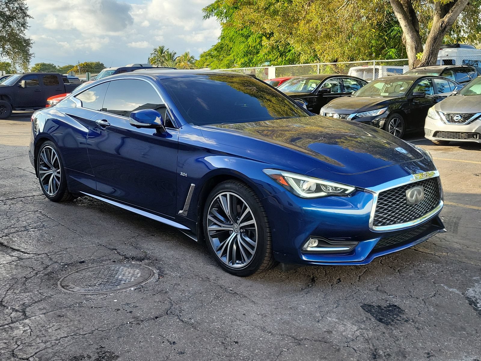 Used 2017 INFINITI Q60 3.0t w/ Premium Plus Package 3.0T AWD/4WD image 3