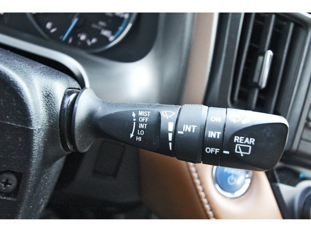 Used 2018 Toyota RAV4 Limited AWD/4WD image 18