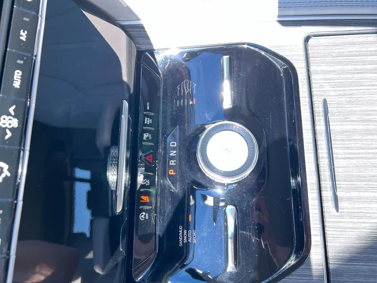 Used 2024 Jeep Wagoneer Series III AWD/4WD image 20