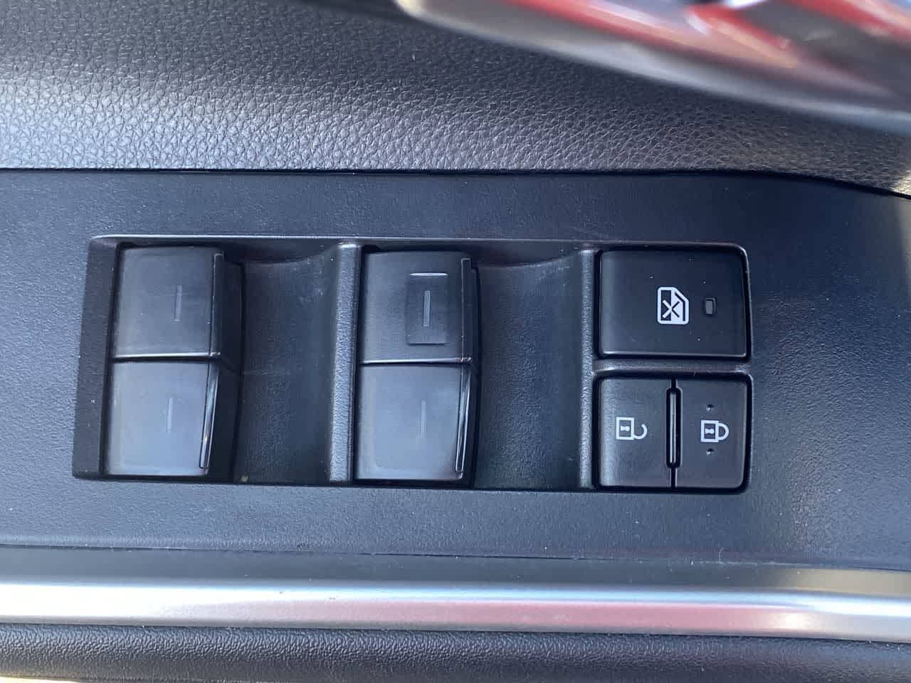 Used 2023 Toyota Highlander XLE AWD/4WD image 13