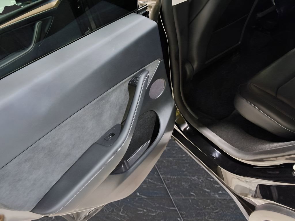Used 2023 Tesla Model Y Long Range AWD/4WD image 21