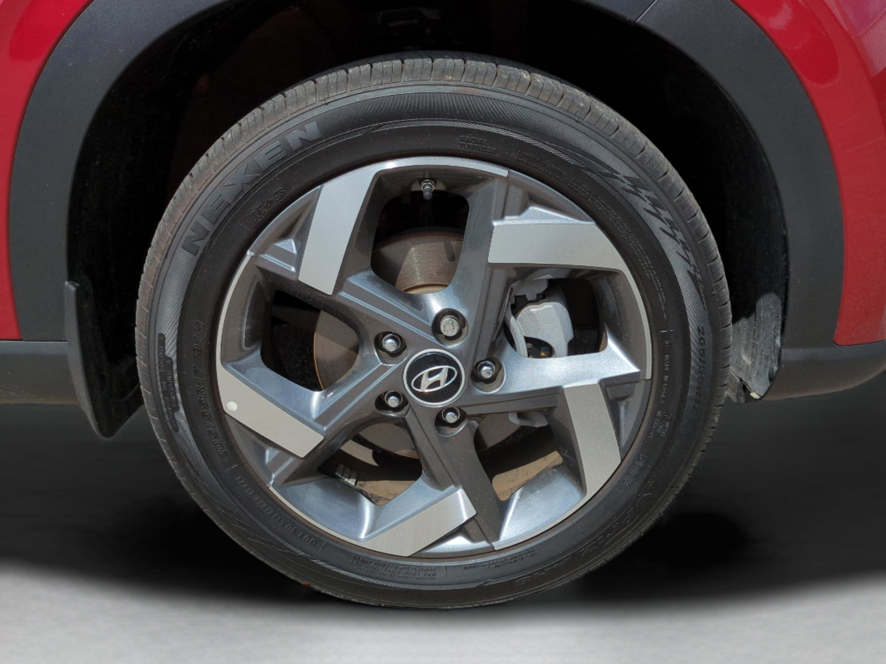 Certified 2025 Hyundai Venue Limited FWD image 27