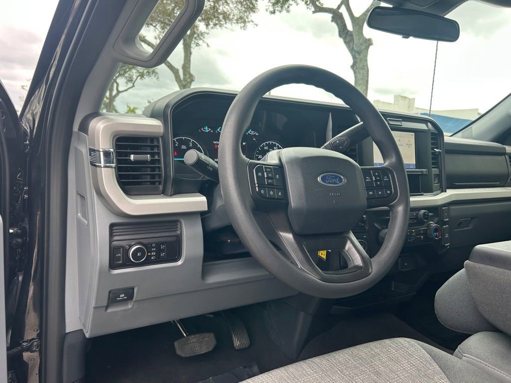 Used 2025 Ford F250 XLT image 34