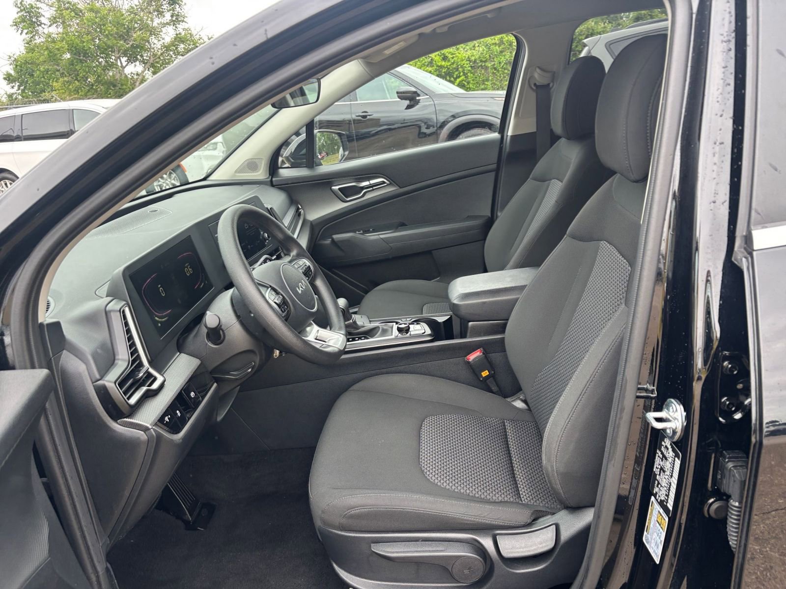 Used 2025 Kia Sportage LX image 25