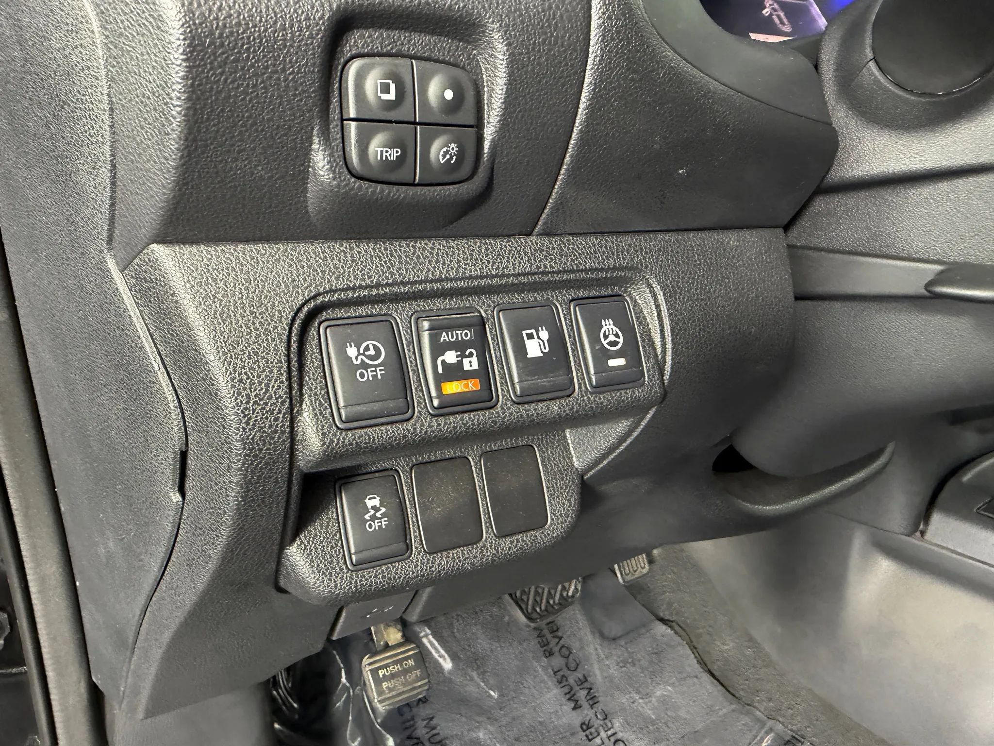 Used 2013 Nissan Leaf SL w/ Premium Pkg FWD image 36