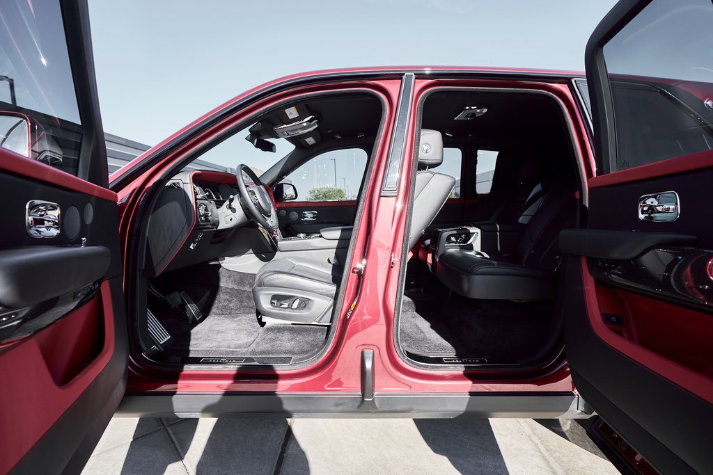 Used 2022 Rolls-Royce Cullinan Black Badge image 28