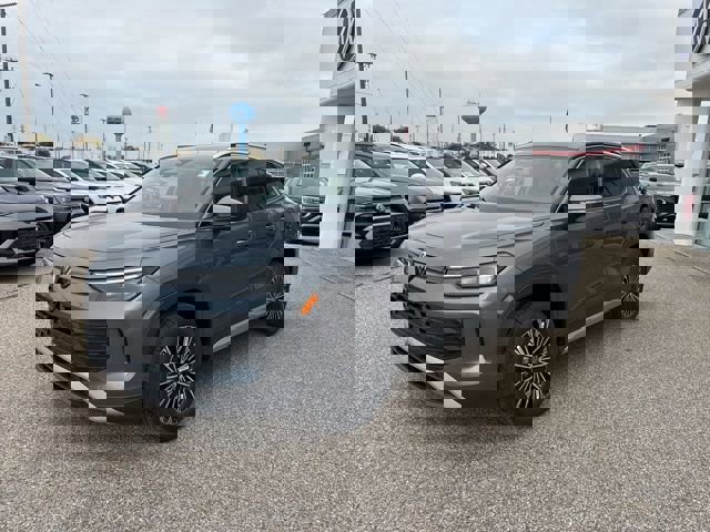 New 2025 Volkswagen Tiguan S image 2