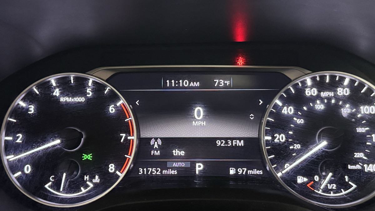 Used 2025 Nissan Rogue S AWD/4WD image 18