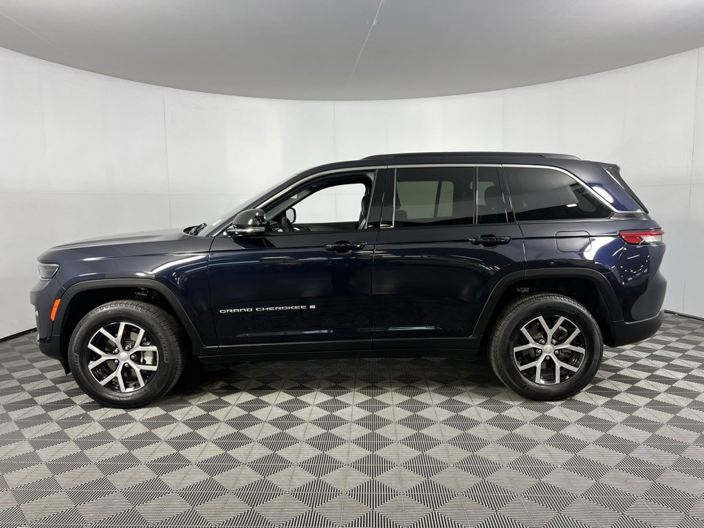 Used 2024 Jeep Grand Cherokee Limited w/ Luxury Tech Group II image 10
