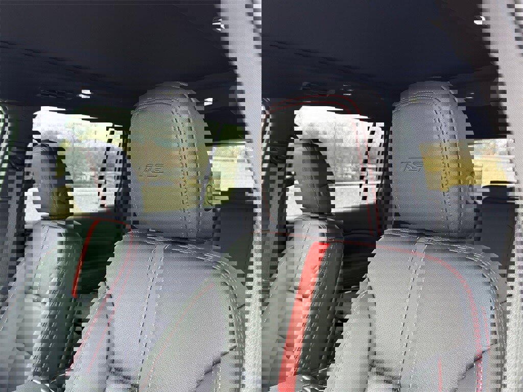 Used 2026 Chevrolet Traverse RS image 13