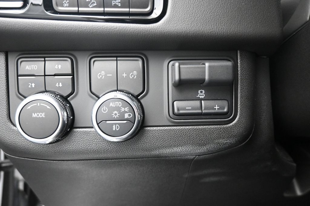 Used 2025 GMC Yukon Elevation w/ Elevation Premium Package AWD/4WD image 46
