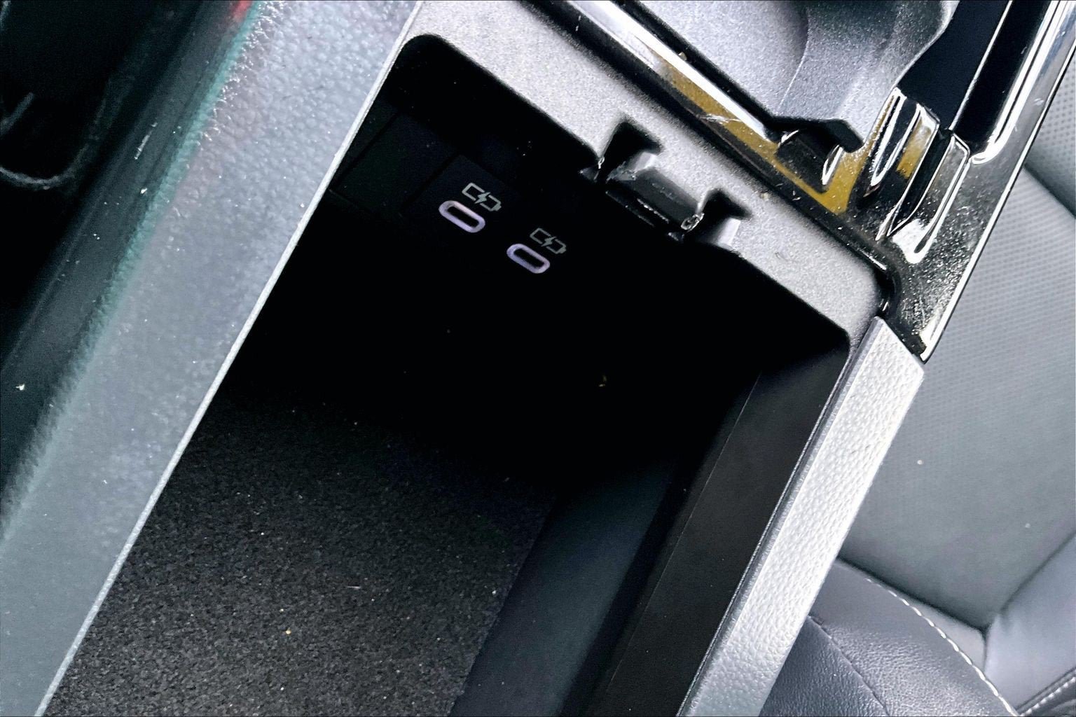 Used 2025 Toyota Prius XLE FWD image 31