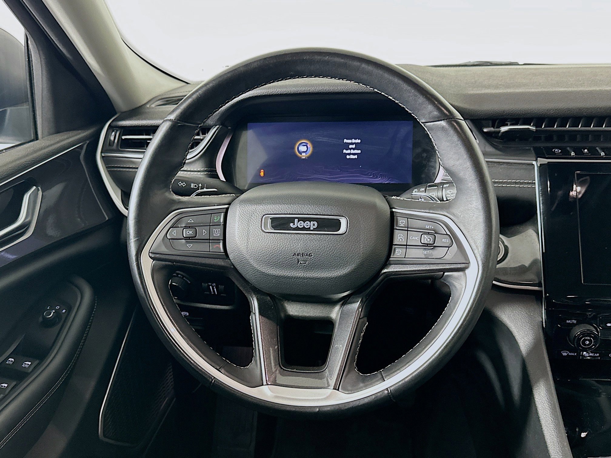 Used 2022 Jeep Grand Cherokee L Laredo w/ Luxury Tech Group I image 18