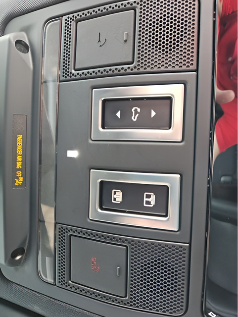 Certified 2024 Land Rover Defender 110 S AWD/4WD image 17