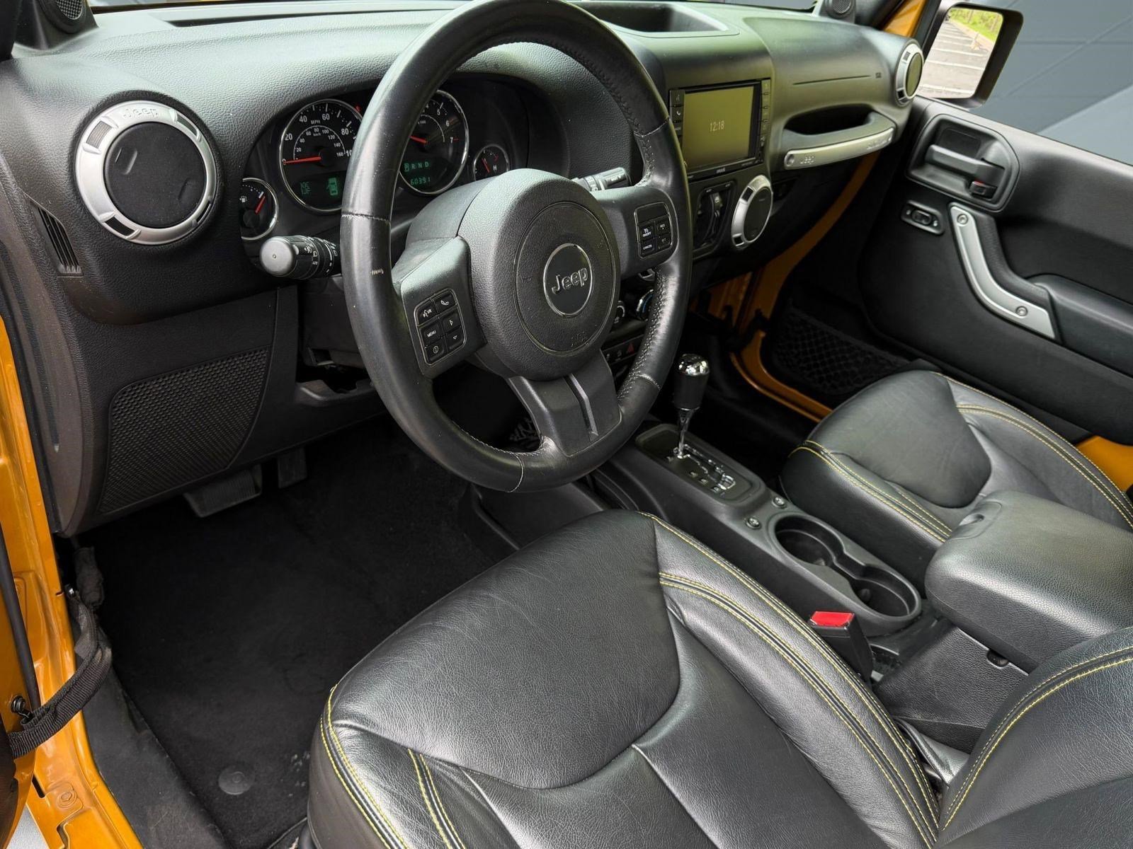 Used 2014 Jeep Wrangler Unlimited Sahara w/ Dual Top Group AWD/4WD image 4