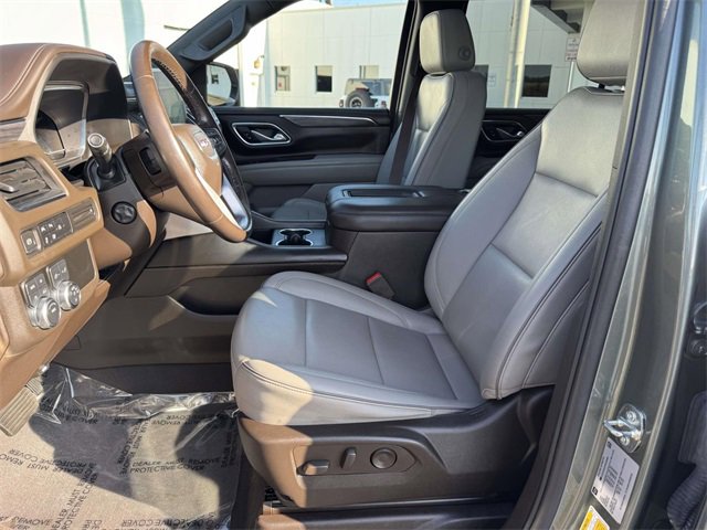 Used 2023 GMC Yukon XL SLT w/ SLT Luxury Package image 11