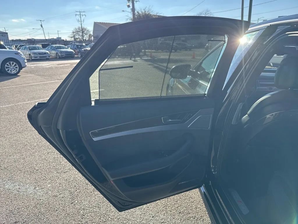 Used 2015 Audi S8 w/ S8 Cold Weather Package image 15