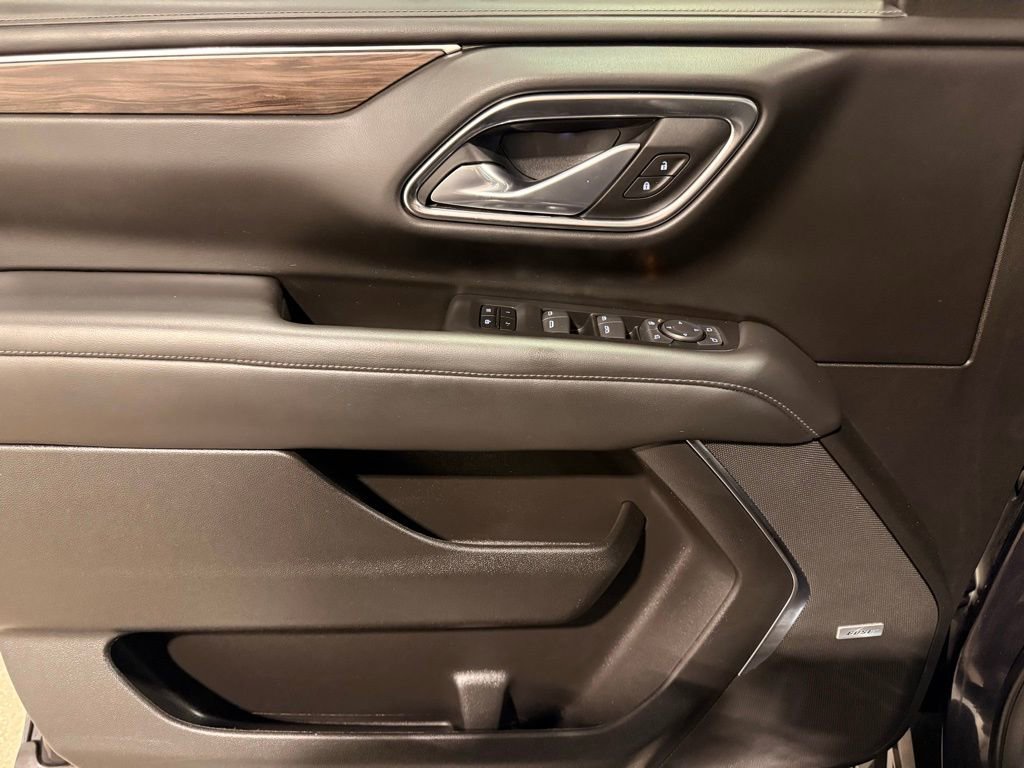 Used 2022 Chevrolet Suburban LT w/ Luxury Package image 14