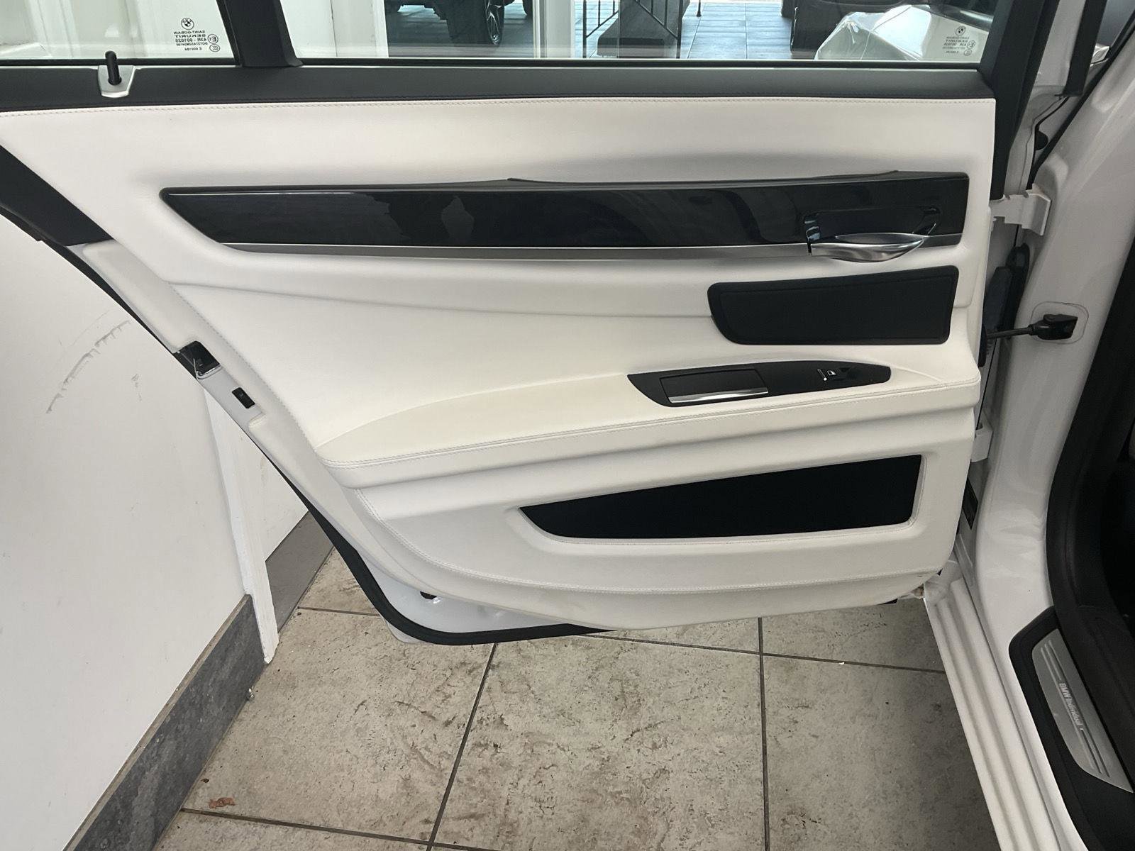 Used 2015 BMW 750i xDrive AWD/4WD image 11