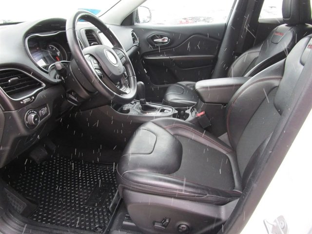 Used 2020 Jeep Cherokee Trailhawk w/ Cold Weather Group image 12