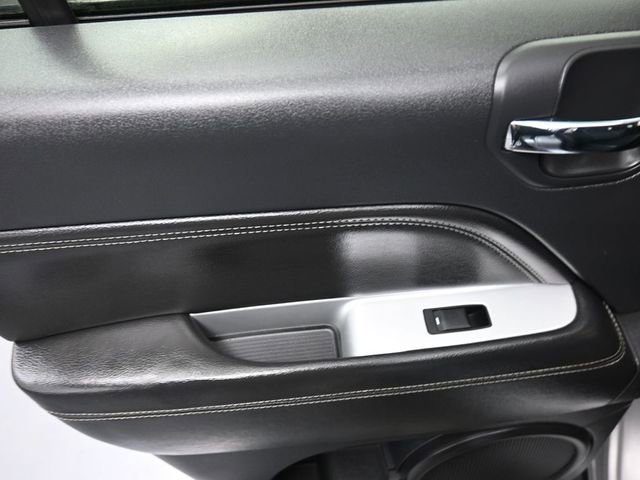 Used 2016 Jeep Compass Latitude image 19