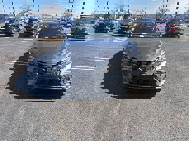 Used 2022 Toyota Camry SE image 9