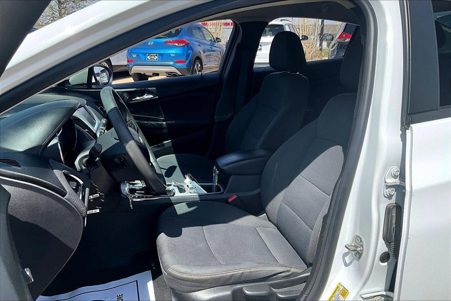 Used 2018 Chevrolet Cruze LS w/ LS Fleet Convenience Package image 21