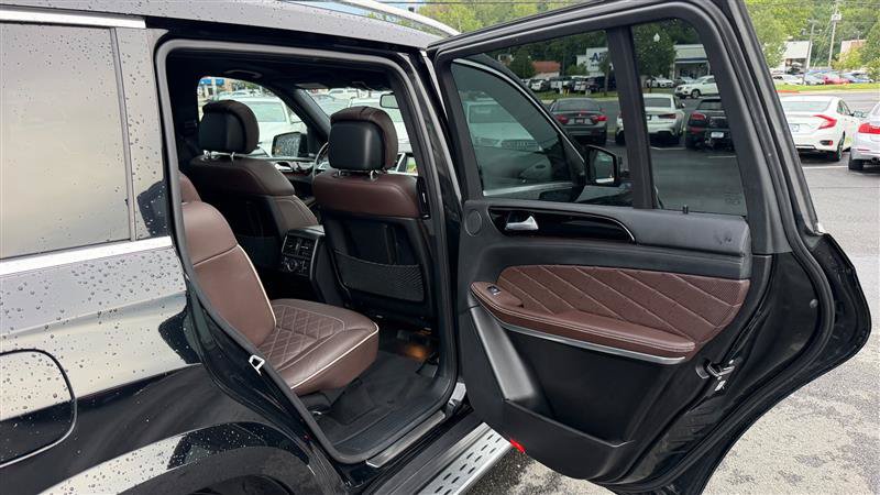 Used 2016 Mercedes-Benz GL 550 4MATIC image 38