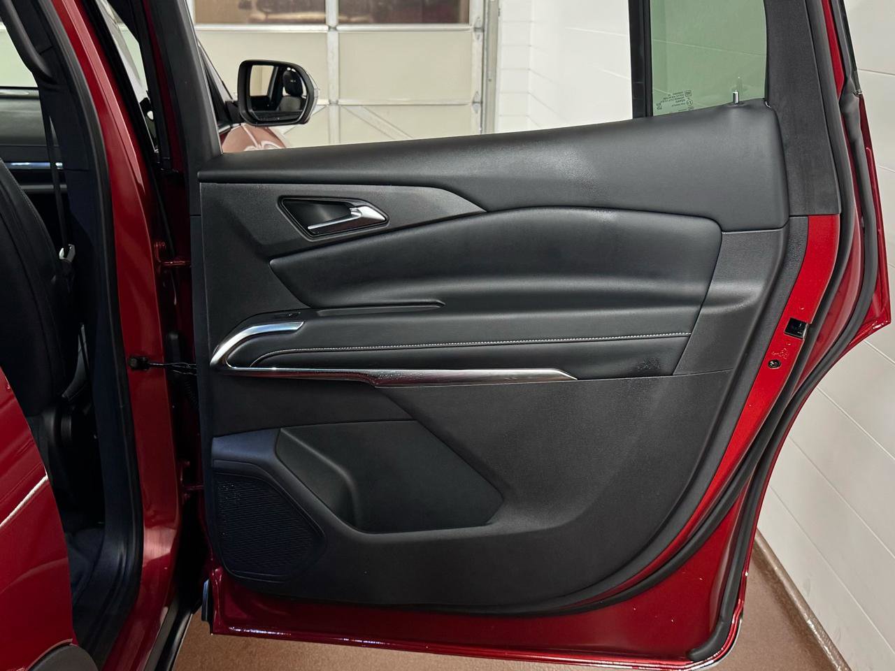 Used 2026 Chevrolet Traverse LT w/ Driver Confidence Package image 41