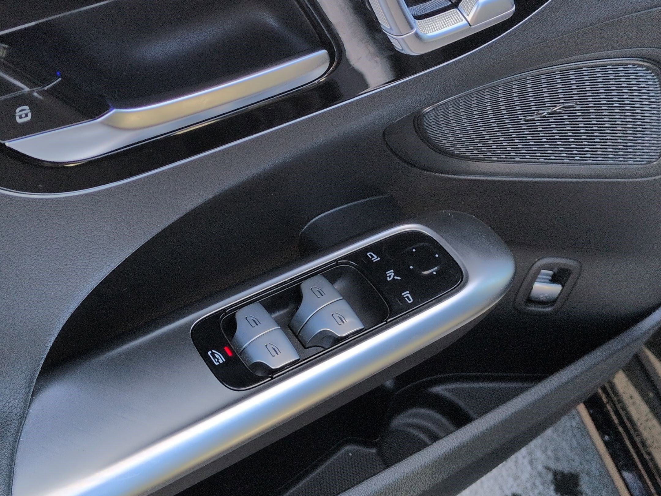 Used 2025 Mercedes-Benz C 300 Sedan image 15