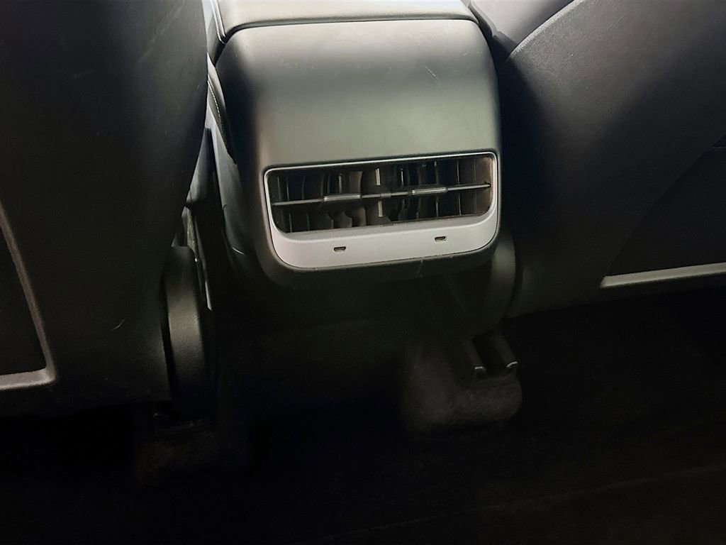 Used 2023 Tesla Model Y Long Range image 27