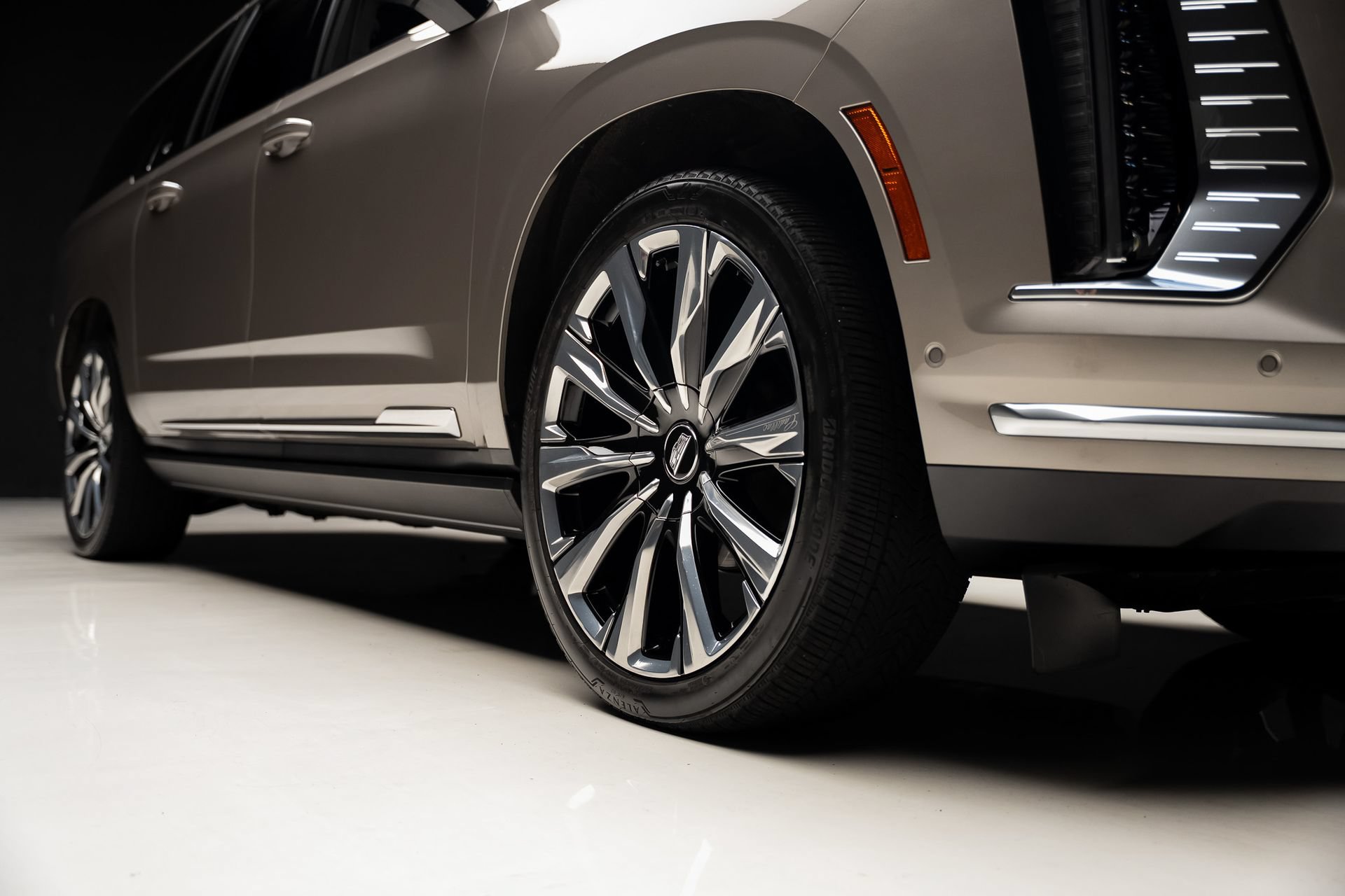 Used 2025 Cadillac Escalade ESV Premium Luxury Platinum AWD/4WD image 83