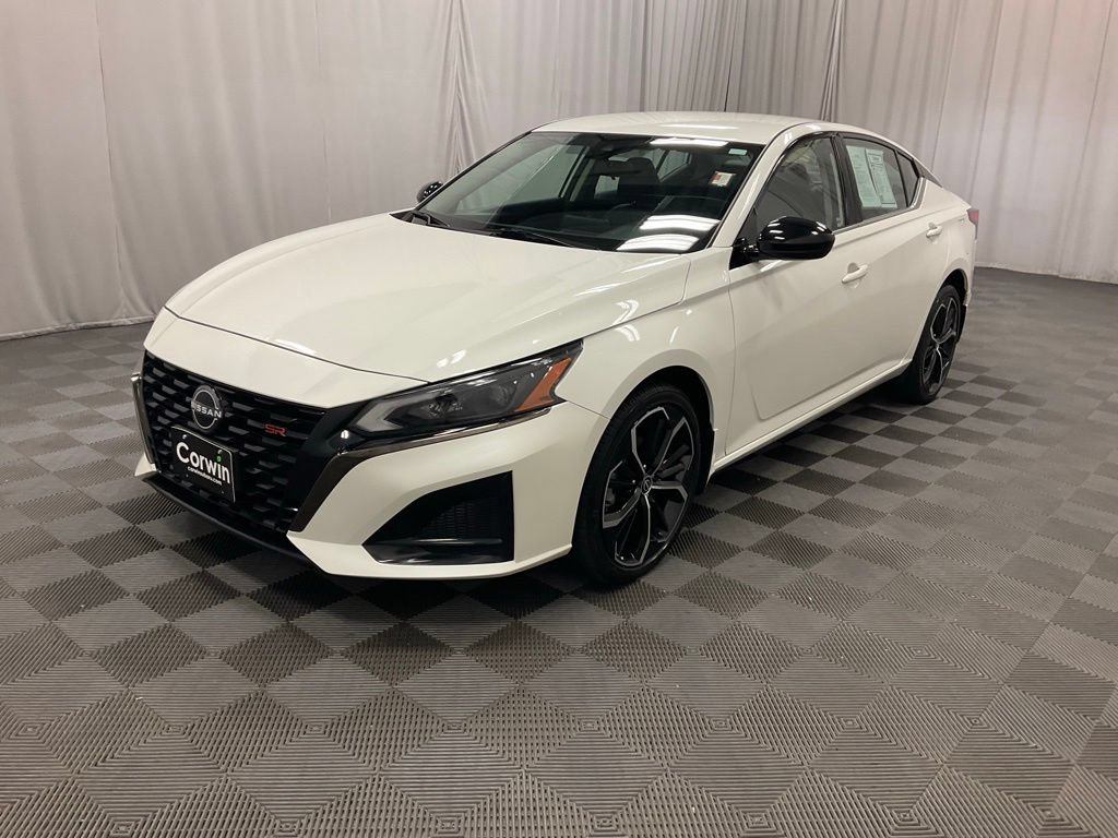Used 2023 Nissan Altima 2.5 SR AWD/4WD image 5