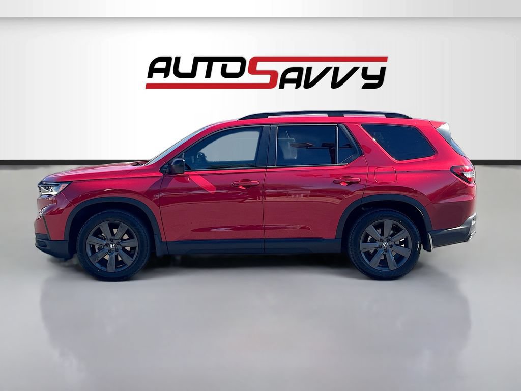 Used 2025 Honda Pilot Sport image 4
